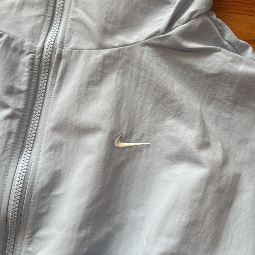 Nike essentials jacket - Picture 2 of 9